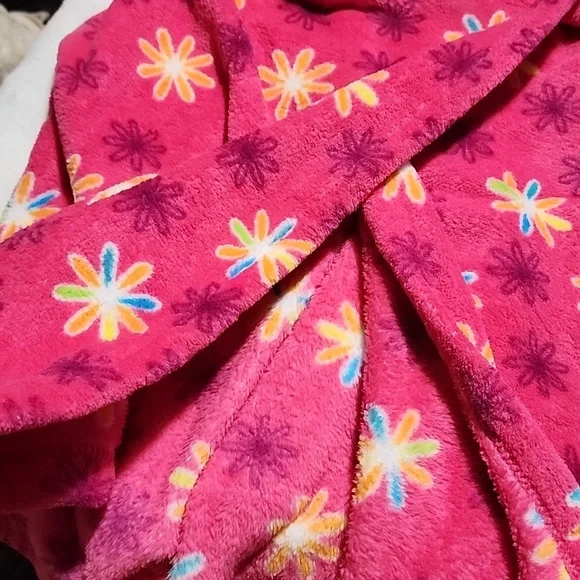 BED & BATH ๐ COLLECTION CAROL'S. BATH ROBE. - Picture 8 of 9